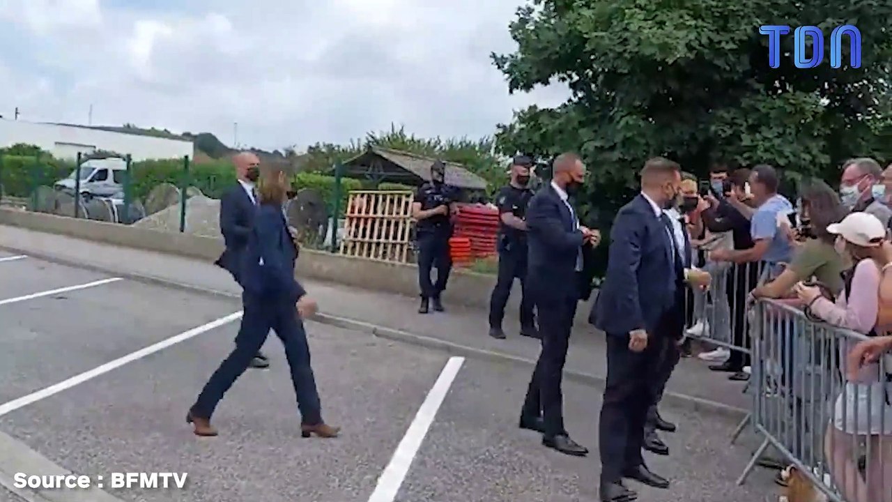 "Il faut relativiser cet incident", affirme Emmanuel Macron, suite à la gifle qu'il a reçu plus tôt dans la journée