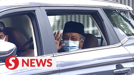 Download Video: Tun M leaves Istana Negara after about half an hour of audience with King