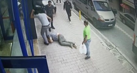 Son dakika haber | Çocuklardan para istedi, feci şekilde dayak yedi