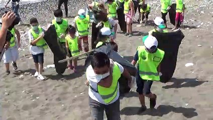 Mersin kumsalları anaç deniz kaplumbağaları için temizleniyor