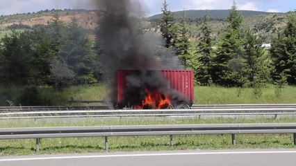 Anadolu Otoyolu'nda tır yangını (2)