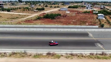 Antalyalı çılgın iş adamı, bu kez modifiye ettiği jet ski ile karada hız yaptı