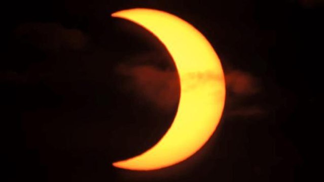Kuzey yarımkürede, halkalı güneş tutulması başladı