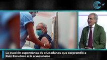 La ovación espontánea de ciudadanos que sorprendió a Ruiz Escudero al ir a vacunarse