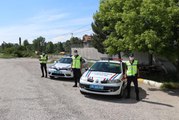 Toplu taşıma aracına sivil olarak binen jandarma görevlisi sürücünün hatalarını belirledi