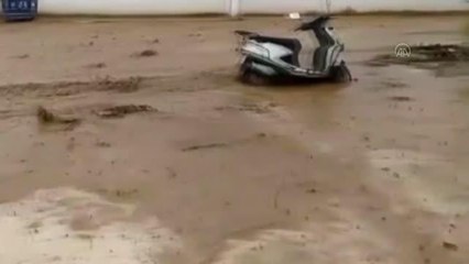 Nazilli'de sağanak hayatı olumsuz etkiledi