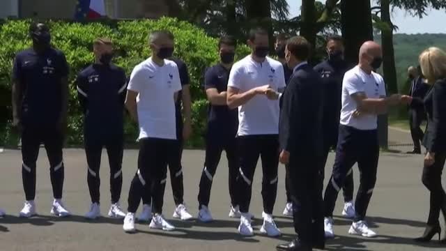 Macron visita a la selección francesa antes de la Eurocopa