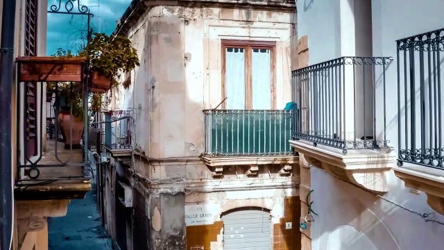 Gültekin Aslan - Eklemedir Koca Konak