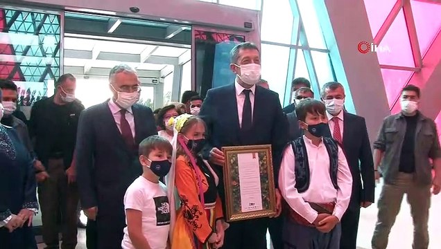 Bakan Selçuk “Yunus Emre’yi Bilir misin?” sergisinin açılışını yaptı