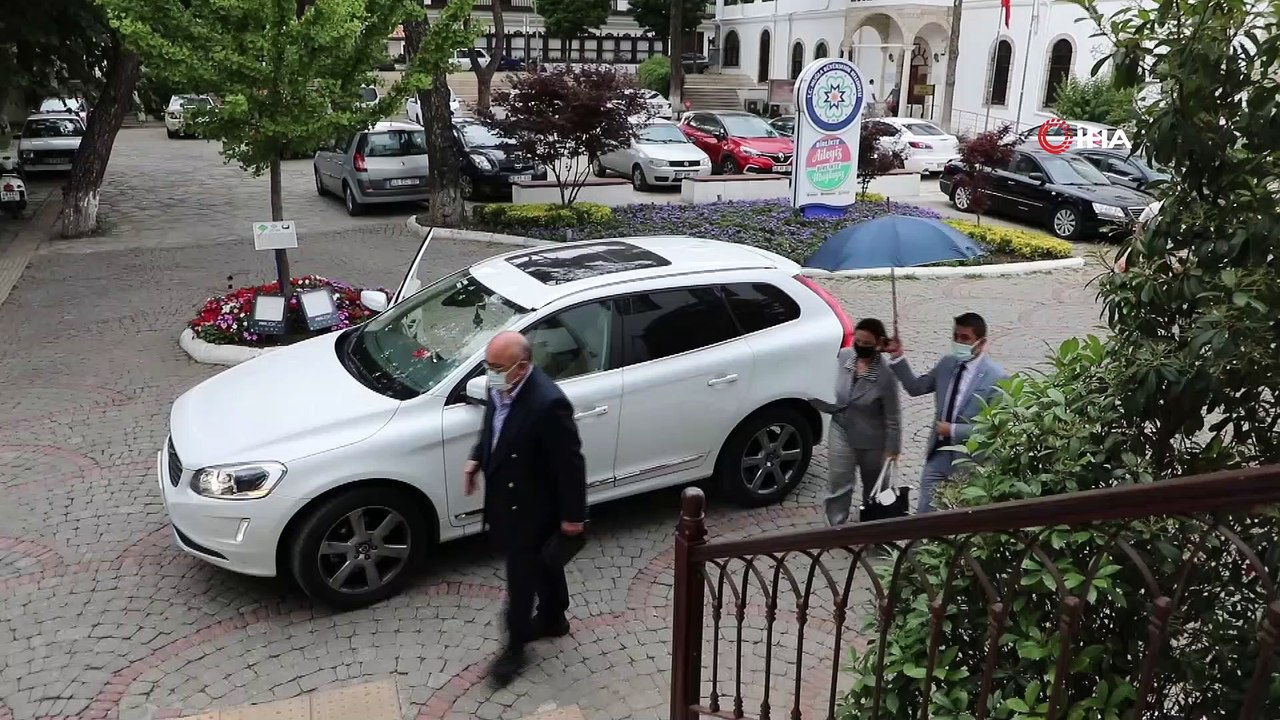 İlk kadın vali 26 yıl sonra aynı dokuma tezgahına oturdu