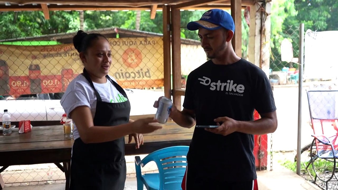 Comunidad playera, epicentro del bitcoin en El Salvador