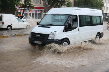 NEVŞEHİR'DE SAĞANAK YAĞMUR ETKİLİ OLDU