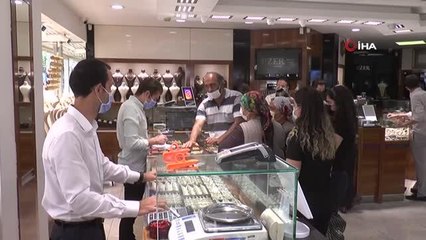 Düğün sezonunun açılması sarrafları hareketlendirdi