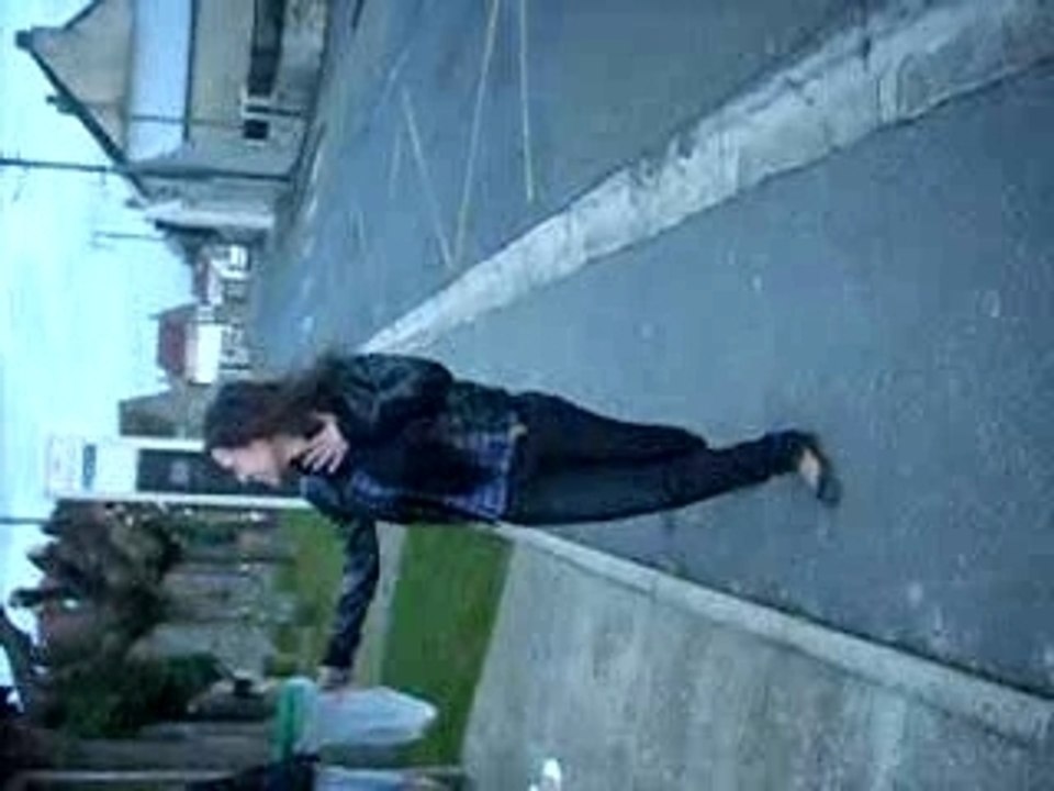 Alexandra chante "Tourner ma page"