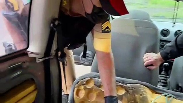 PRE apreende 26,6 quilos de maconha em fundos falsos de veículo, na PR-323