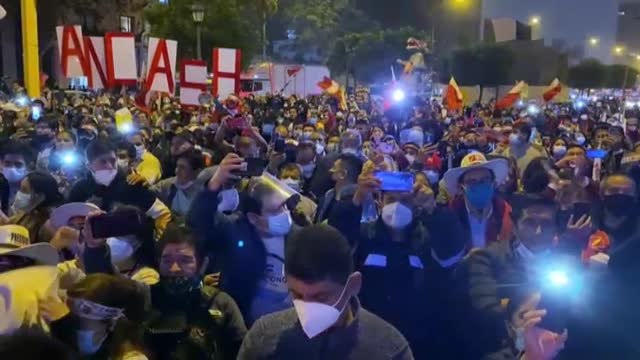 Acaba el recuento electoral en Perú, Castillo se proclama vencedor aventaja a Fujimori en 70.000 votos