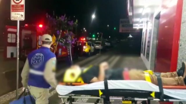 Jovem é agredido com pedrada na cabeça e pede socorro em farmácia