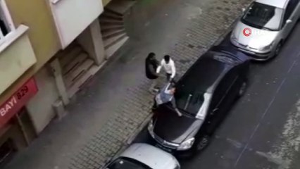 Hamile karısını sokak ortasında böyle dövdü