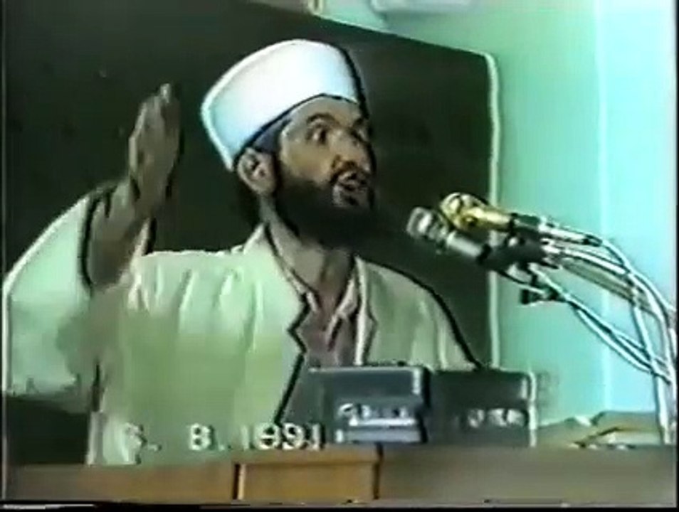 "Be Müslüman! Niye Müslümanlar tarafına dönmüyorsun da batıya, bâtıla doğru dönüyorsun"