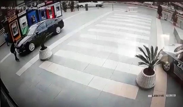 Yomra’da Belediye Başkanı Bıyık’a silahlı saldırı anı kamerada