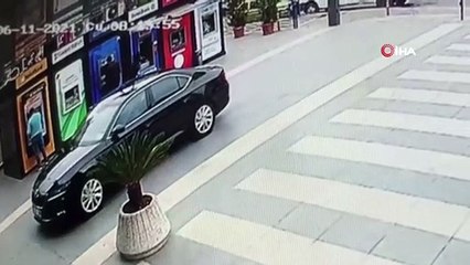Yomra Belediye Başkanı Bıyık’ın silahlı saldırıya uğradığı anlara ilişkin görüntüler ortaya çıktı