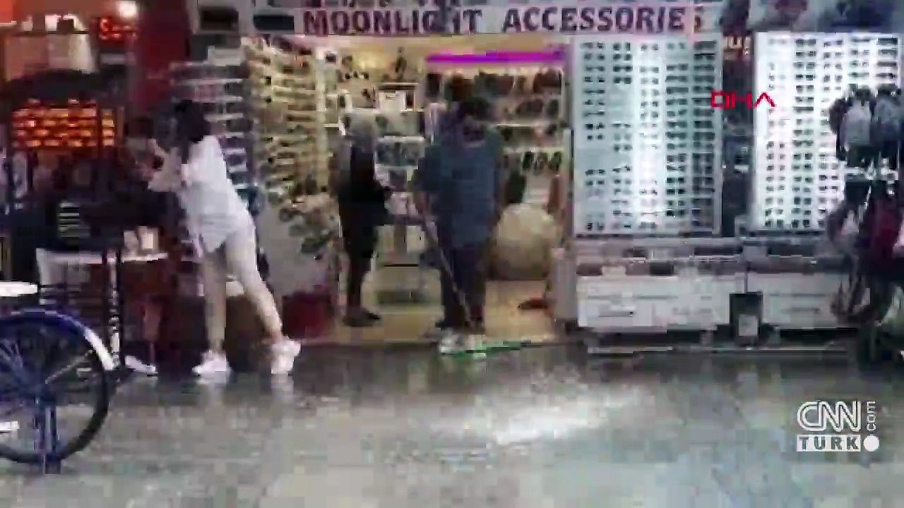 Yaz yağmuru sele dönüştü