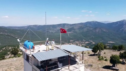 DENİZLİ - Akdağ tepesinde baba oğul yangına karşı 24 saat nöbet tutuyor