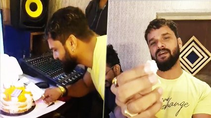 ख़ेसारी लाल यादव ने लालू प्रसाद यादव के जन्मदिन पर केक काट कर दी शुभकामनाएं