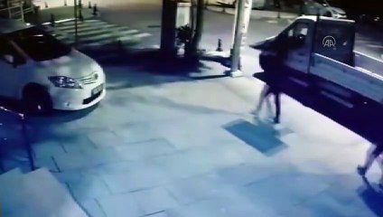 İSTANBUL - Ümraniye'de iş yerinden hırsızlık yaptığı öne sürülen zanlı tutuklandı