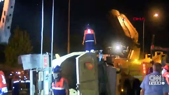 Hafriyat kamyonu devrildi, sürücüsü yaralandı