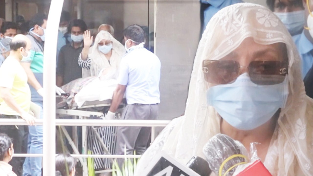 Dilip Kumar Discharged From Hospital On A Stretcher