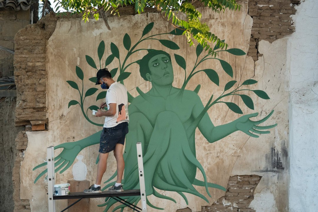 Streetartist verarbeitet Pandemie mit Wandbildern auf Nikosias Hauswänden