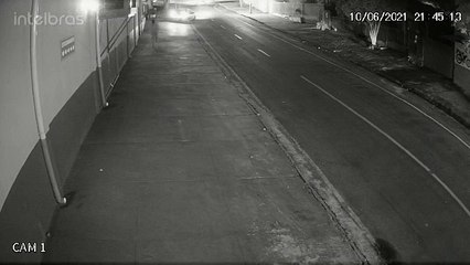 Lanchonete na av. Ângelo Moreira da Fonseca é roubada e bandido chega a disparar tiro