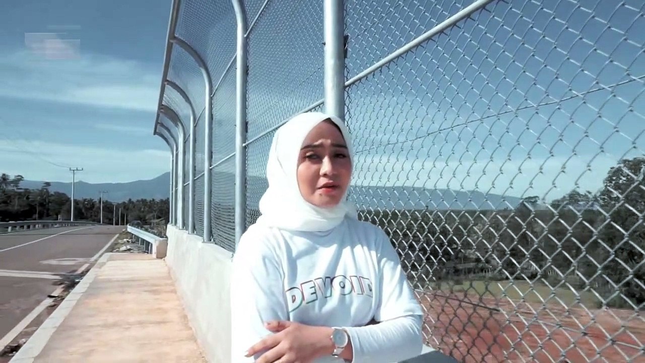 TIADA YANG LAIN - FENOMENA cover by Nazia Marwiana ft Novry BM