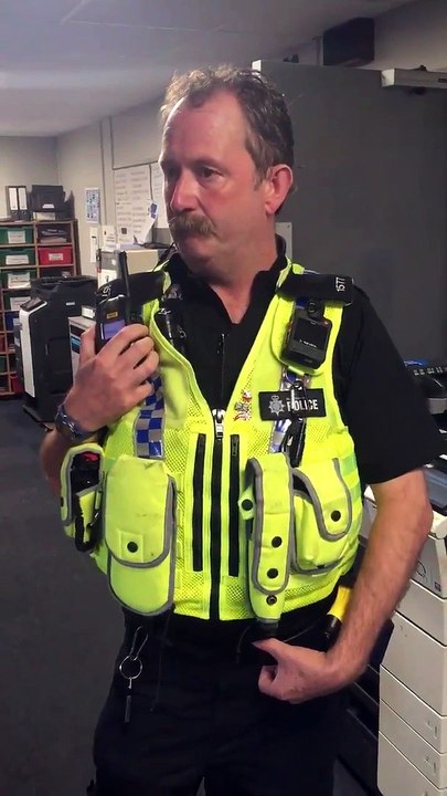 Emotional moment South Yorkshire Police officer Pc Rick Revitt signs off for the last time