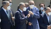 Vatandaş şikayet etti, Cumhurbaşkanı Erdoğan belediye başkanını kolundan tutup yanına çıkararak söz aldı
