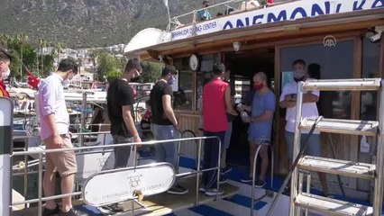 Erzurumlu gençler, Kaş'ta dalış yaptı
