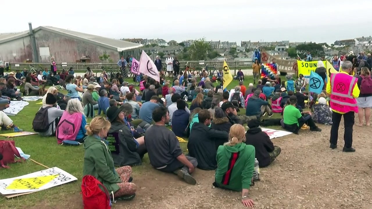 Extinction Rebellion protestiert am Rande des G7-Gipfels