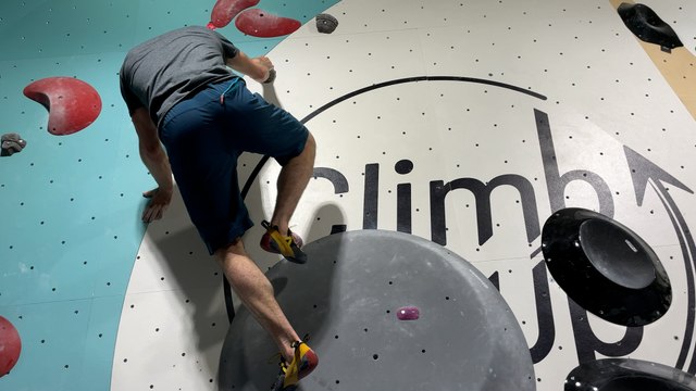 4000 m2 : la plus grande salle d’escalade de France ouvre à Paris