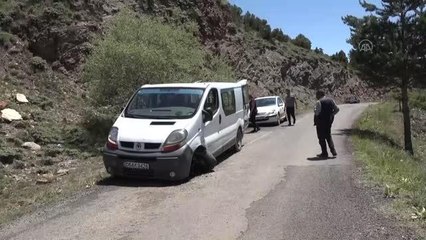 Otomobil ile minibüs çarpıştı: 4 yaralı