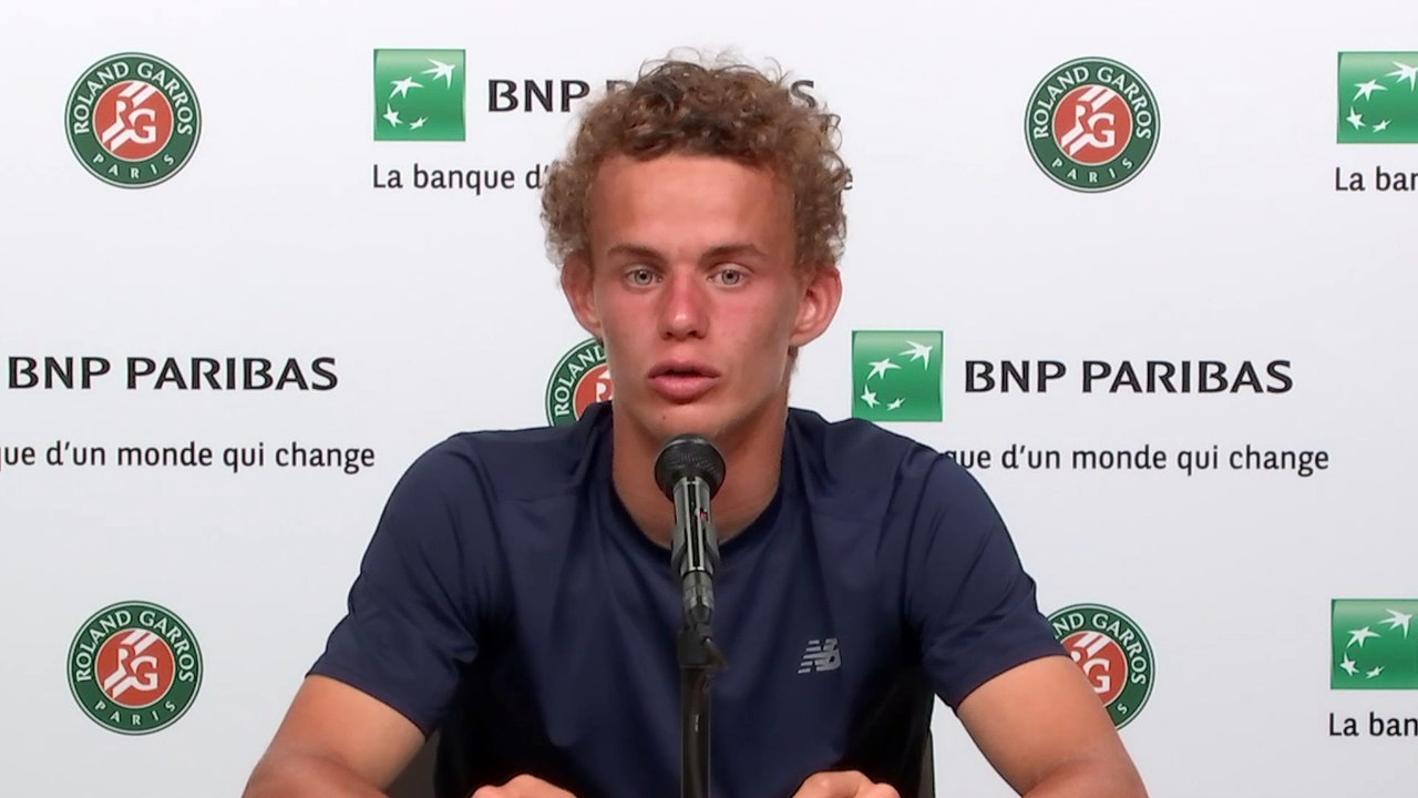 Roland-Garros Juniors 2021 - Luca Van Assche en finale et à la place de Nadal, Djokovic... en salle de presse : "J'adore être dans cette salle !"