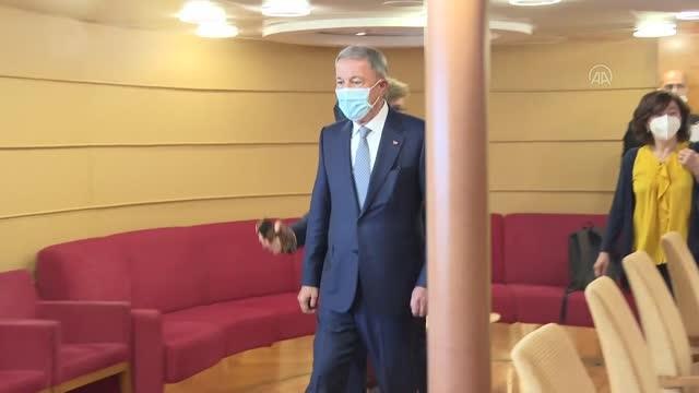 SİCİLYA ADASI - Milli Savunma Bakanı Akar, İtalya ve İngiltere Savunma Bakanları ile üçlü toplantıda bir araya geldi