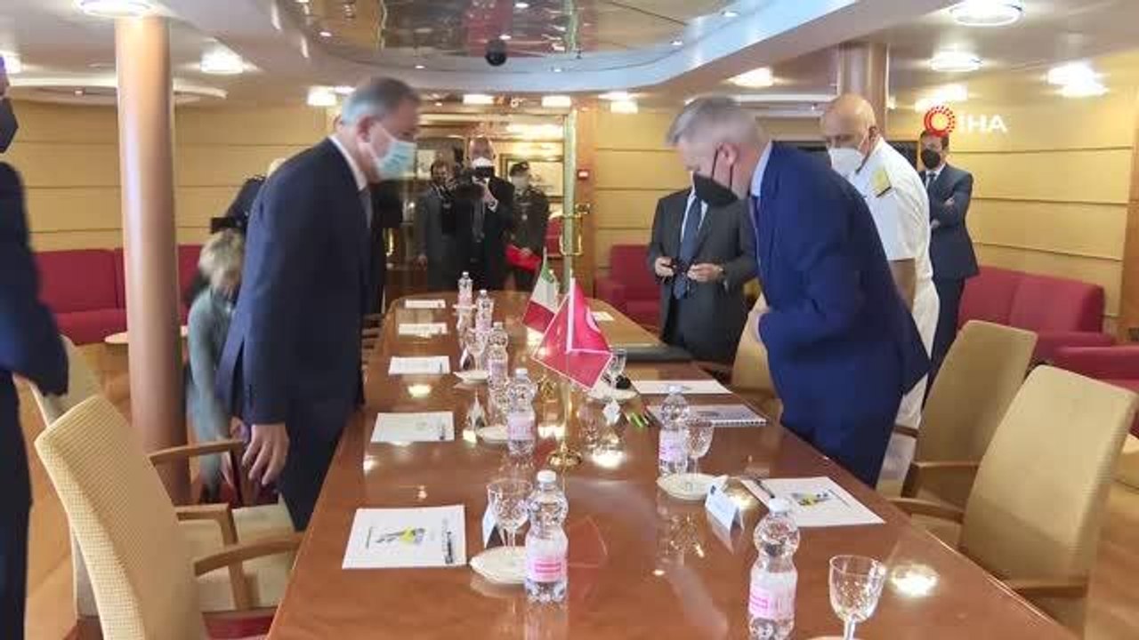 Bakan Akar, İtalya ve İngiltere Savunma Bakanları ile Sicilya'daki üçlü toplantıda bir araya geldi