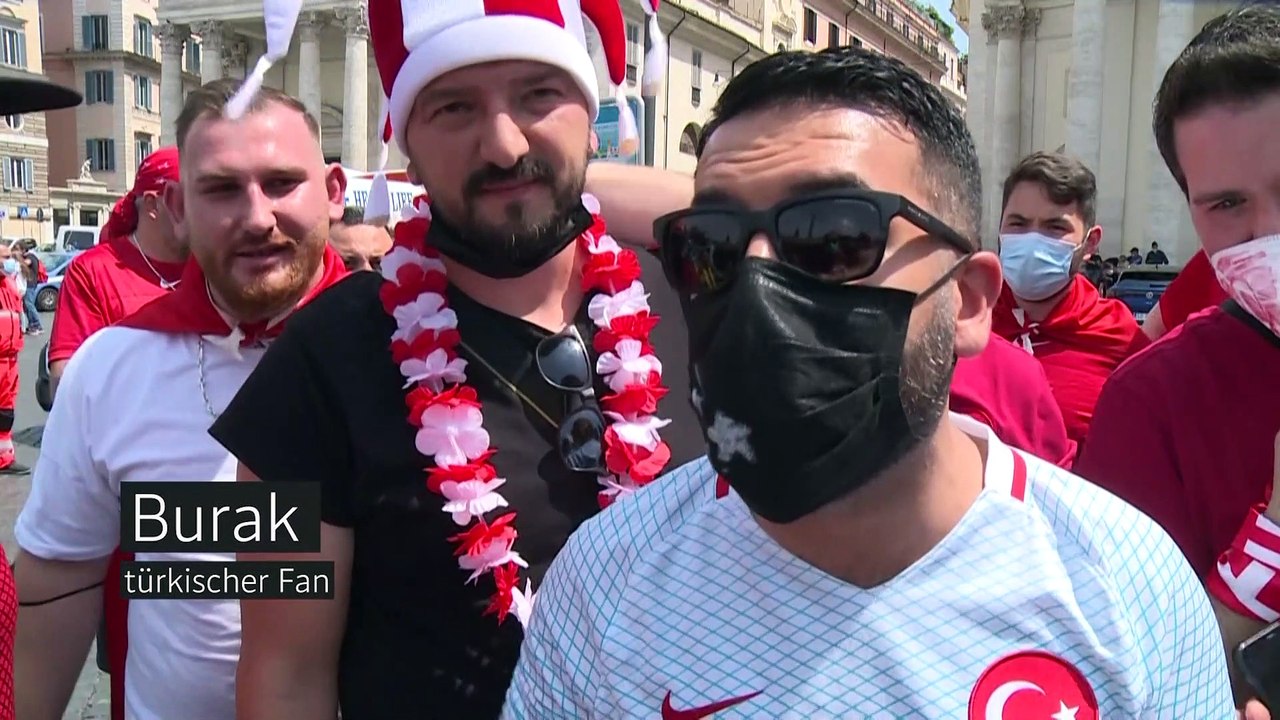 Fußballfans in Rom freuen sich aufs Eröffnungsspiel