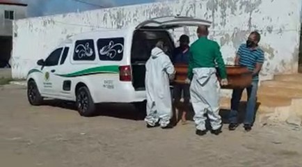 Família enterra próprio parente que morreu de Covid-19 em cidade do Sertão