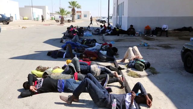 البحرية التونسية تنقذ أكثر من خمسين مهاجرا جنوب البلاد