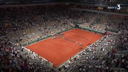 Djokovic - Nadal - le moment où le public de Roland-Garros est autorisé à rester !
