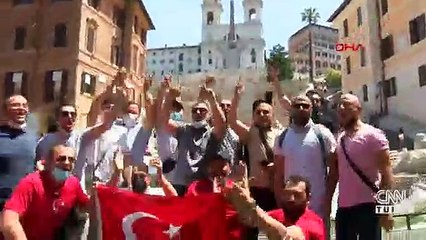 A Milli Futbol Takımı'a Roma sokaklarında destek büyük