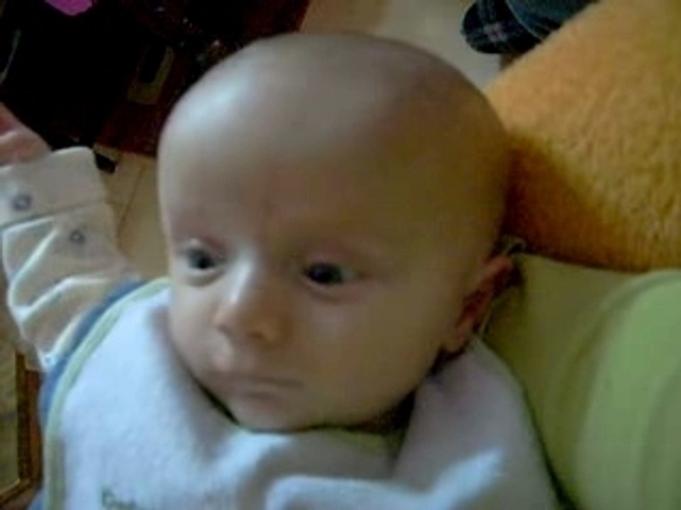 Bebe Mathis Fait Son 1er Sourire Il A 2 Mois Et 1 Semaine Video Dailymotion