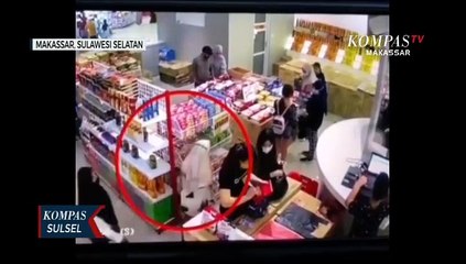 Aksi Perempuan Mencopet Terekam Kamera Pemantau